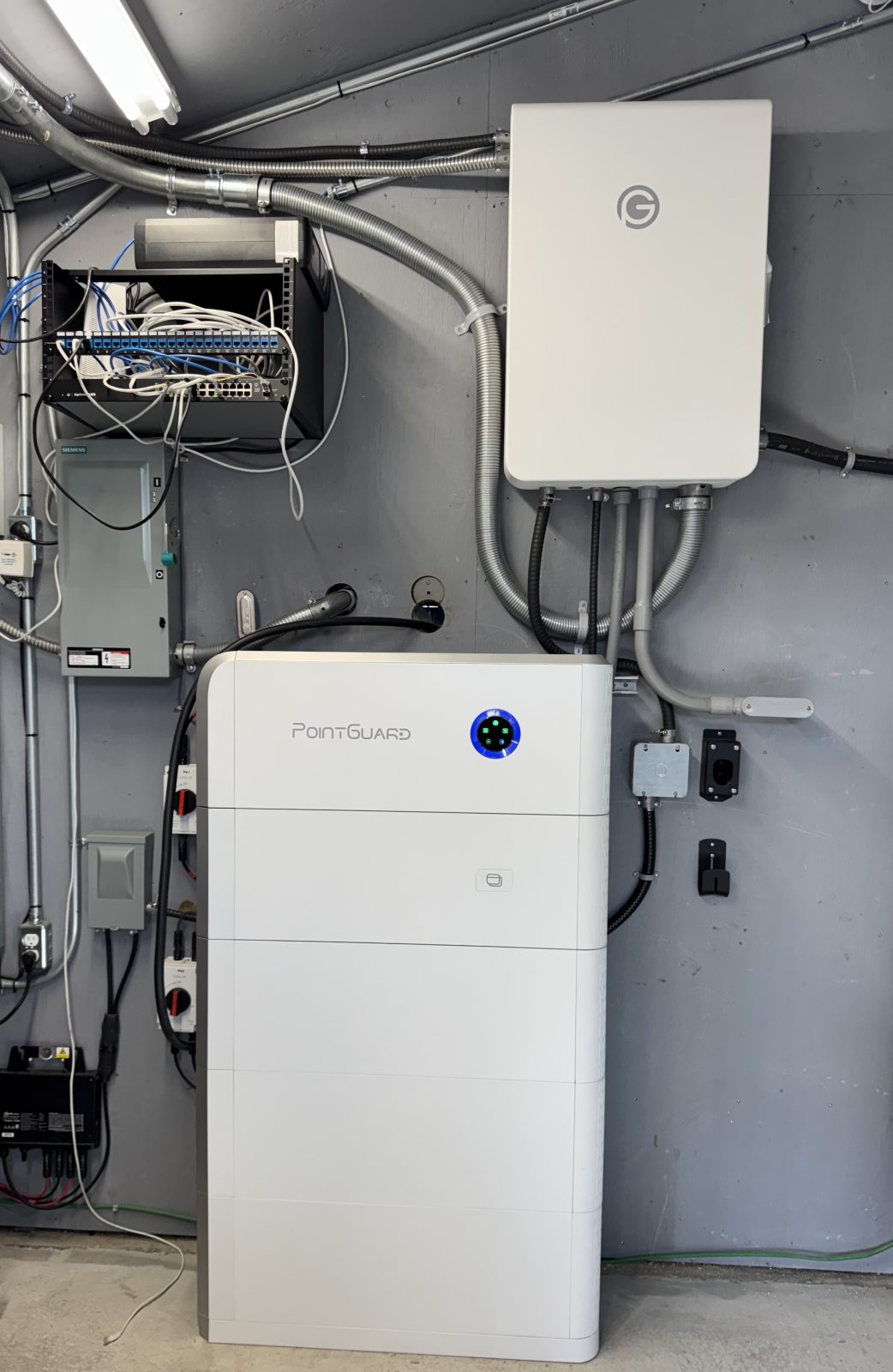 Notre démo système Sigenergy avec V2X à nos bureaux de Trois-Rivières.